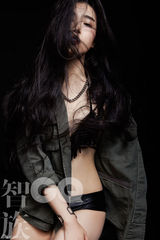 组图：张辛苑媚眼咬唇大片 被誉水果硬糖