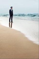 组图：李玉刚海景写真曝光 温文尔雅显气质