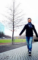 组图：黄轩柏林街拍 情人节和电影的约会