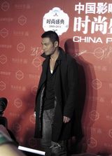 组图：邵兵魅力着装盘点 硬汉风彰显独特气度