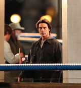 组图：阿汤哥现身温哥华街头拍《碟中谍4》夜景