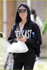 组图：斯嘉丽约翰逊分手后首露面 素颜墨镜躲镜头