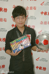 组图：中歌榜厦门欢唱会 张靓颖苏醒等献唱