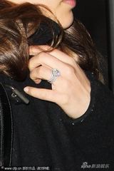 组图：波特曼全黑造型空降机场 秀巨钻闪亮