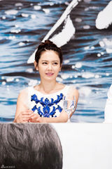 高清图：孙艺珍金南佶等俊男美女宣传《鲨鱼》