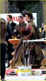 组图：奥兰多-布鲁姆华丽服饰亮相《三个火枪手》