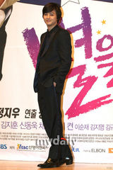 幻灯图：崔贞媛美艳红裙出席SBS新剧发布会