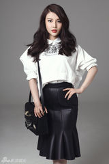 足球宝贝徐冬冬：走性感路线 不怕别人做文章