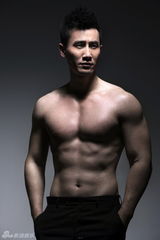 组图：奇道古铜肌肉写真彰显男人健硕魅力