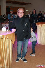 组图：群星贺梁家树荣休 汪明荃马德钟现身