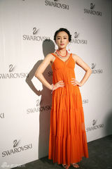 组图：秦岚橙色长裙秀东方美 璀璨水晶衬优雅气质