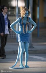 高清组图：《新飞越比弗利》热拍 麦考德变阿凡达