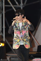 组图：春浪音乐节举办 萧敬腾张震岳热狗齐聚