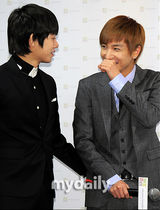 组图：Superjunior出席韩食形象宣传大使任命仪式