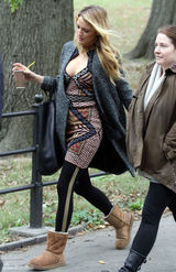 组图：《绯闻女孩》浪漫婚照 BC终成眷属