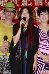 潘美辰与绯闻女友对唱 否认同性恋目前单身(图)