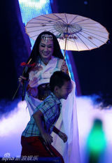 高清组图：芙蓉姐姐个唱 狂跳肚皮舞多个造型亮眼