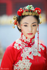 组图：《第九个寡妇》方慧穿大红嫁衣演虐恋