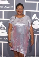 组图：格莱美红毯群星纷纷亮相星光熠熠