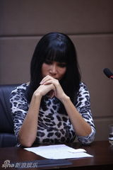 组图：张咪诈骗门沉冤得雪 告举报人侵名誉权