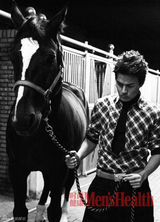 组图：吴克羣登杂志封面 半裸牵马秀胸肌