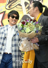 组图：金泰元等出席KBS《摇滚Rock乐》发布会