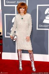 组图：格莱美红毯群星纷纷亮相星光熠熠