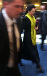 组图：彭丽媛出访频换装 时尚造型华美典雅