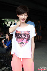 组图：王丽坤拍《多米诺》否认插足于和伟婚姻