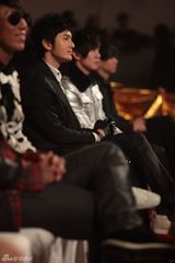 高清图：黄晓明频揽大奖婵联全能艺人 力撑陈奕迅