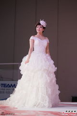 组图：王君馨高调表明处女身份 否认与男友同床