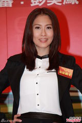 组图：梁政珏透视露内衣 徐子珊暧昧女女吻