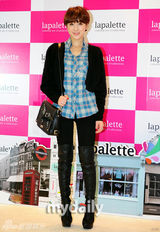 组图：韩星徐仁英朴寒星等出席时尚品牌店开业式