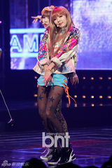 组图：泫雅回归4minute新曲两连冠秀热辣舞姿