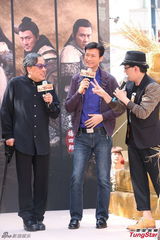 组图：《杨家将》粉丝热情 众帅承诺脱衣