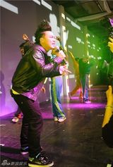 组图：陈奕迅陈冠希献唱潮流派对 李灿森打碟助阵