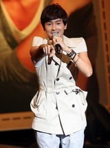 高清图：郑元畅韩国粉丝见面会 小综蓄胡显男人味