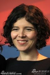 《孤儿》发布会全女子兵阵容 导演马里-库特泽微笑