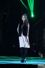 组图：昆凌时尚盛典走秀 Bigbang压轴助阵