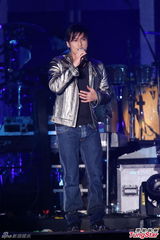 组图：陶喆与辣妹热舞互摸 谢霆锋帅气现身飙歌