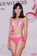 组图：亚姐泳装火辣秀胸 怪咖多女版王祖蓝现身