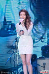 组图：吴雨霏唱失恋歌 许志安称郑秀文难讨好