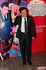 组图：周秀娜穿太空服被吊起 花心前男友遭炮轰