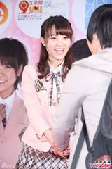 组图：SNH48台北办握手会 粉红制服可爱诱惑