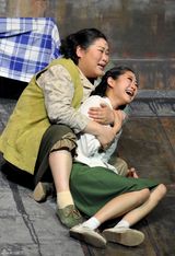 组图：韩国范莎士比亚舞台蜜吻 田沁鑫摇滚演绎