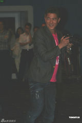 组图：章子怡深圳泪眼不停 公开答谢老板支持