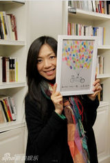 组图：万芳助阵上海草莓 《新不了情》掀大合唱