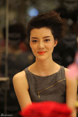 组图：车晓参加品牌开幕 优雅气质很抢眼