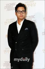 组图：MBC演技大赏女星性感 曹承佑获大奖