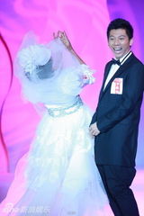 组图：中歌榜提名揭晓 尚雯婕李宇春等上演婚纱秀